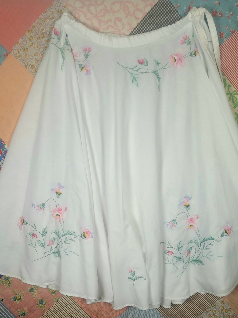 Vintage Tablecloth White Floral-Embroidered Circle Skirt Hand Sewn